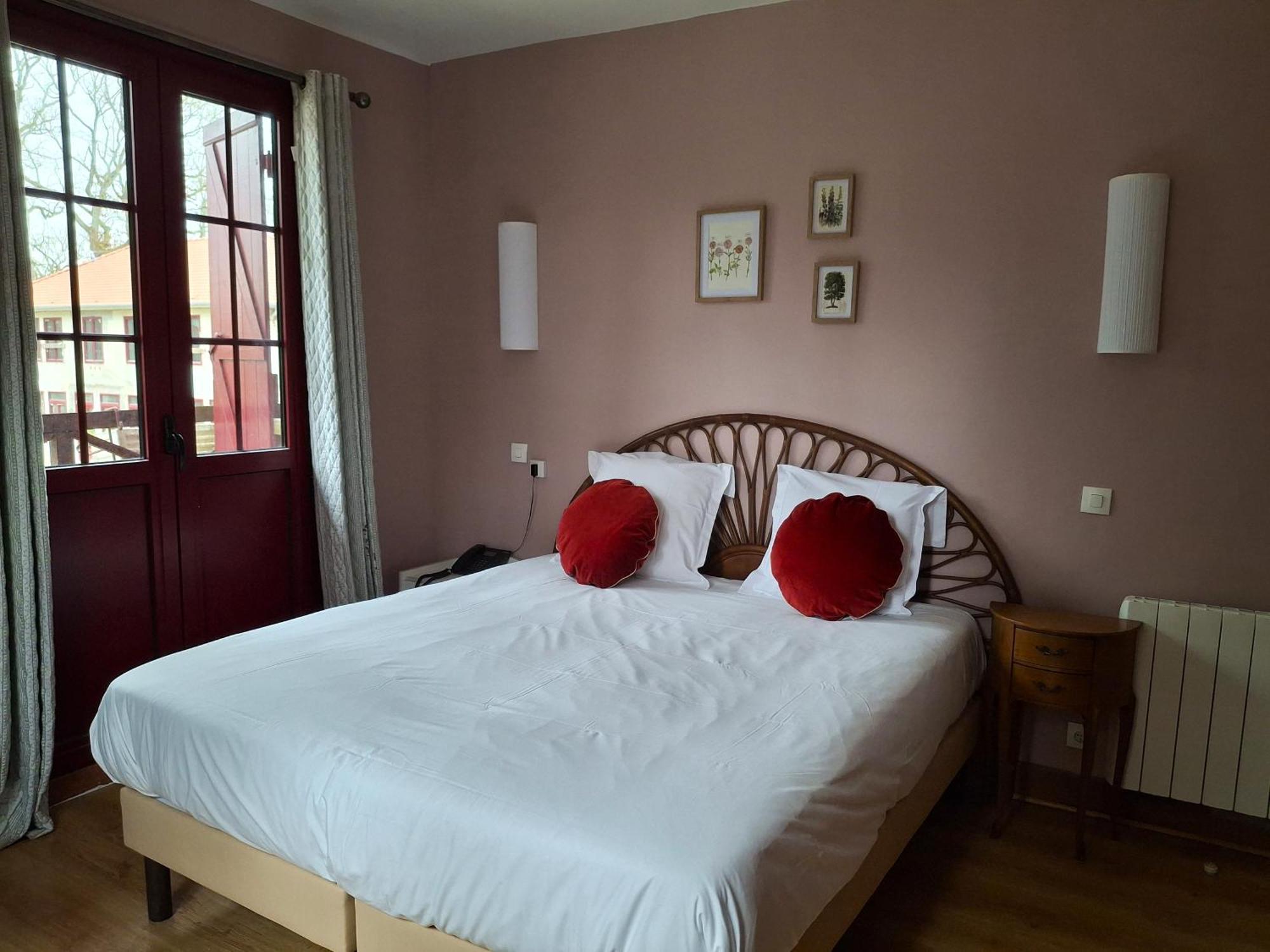 Hostellerie Du Lys Lamorlaye Luaran gambar